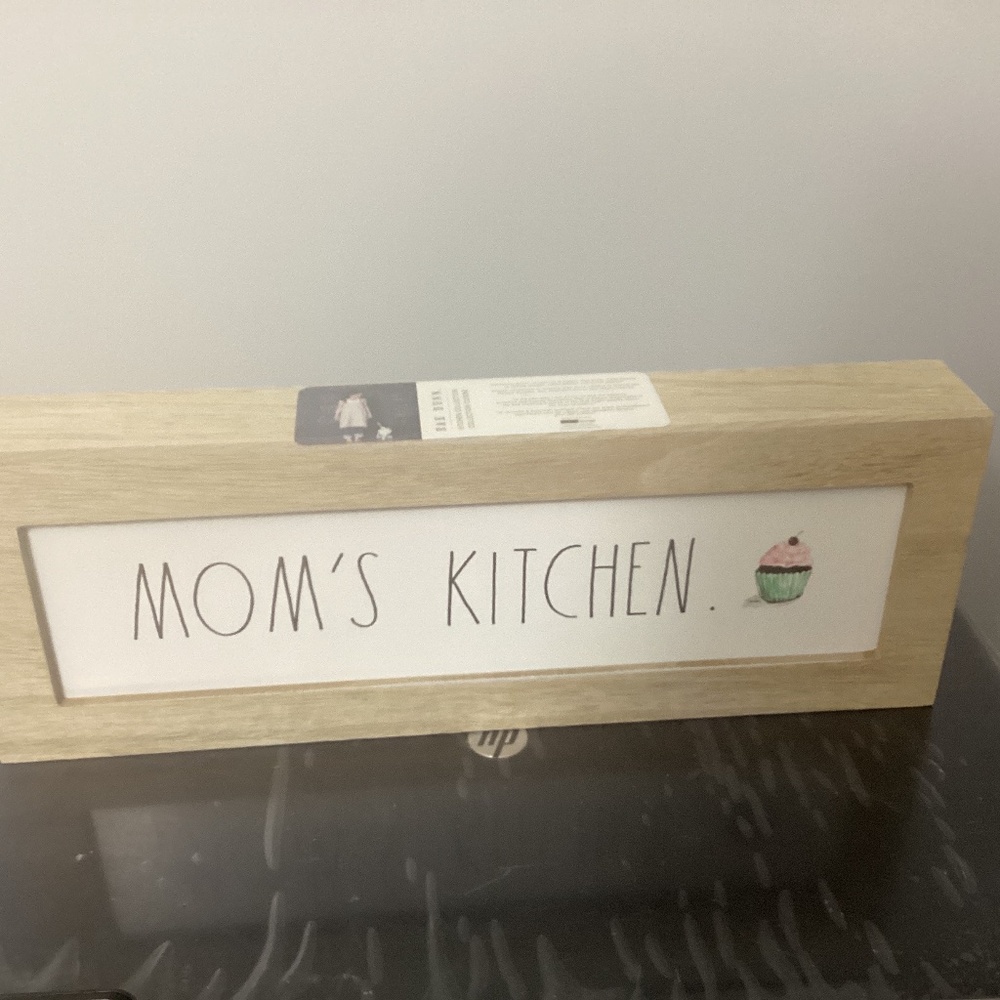 Rae Dunn moms kitchen sign